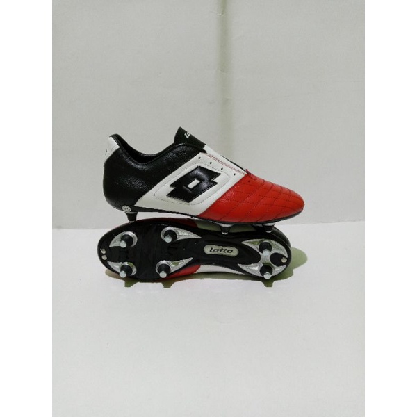 Sepatu bola lotto, sepatu futsal lotto , sepatu kulit, sepatu olahraga, sepatu bisa pake nama