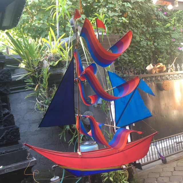 Layangan Kapal Besar