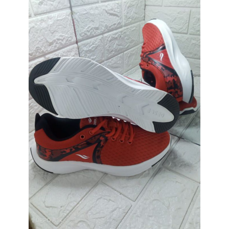 SEPATU RUNNING PRIA DEWASA SEPATU SNEAKERS DESLE JAYSON ROGER