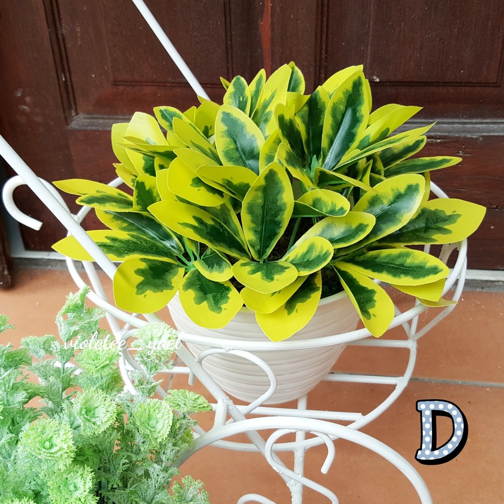 Pot Tawon dan Daun Artificial