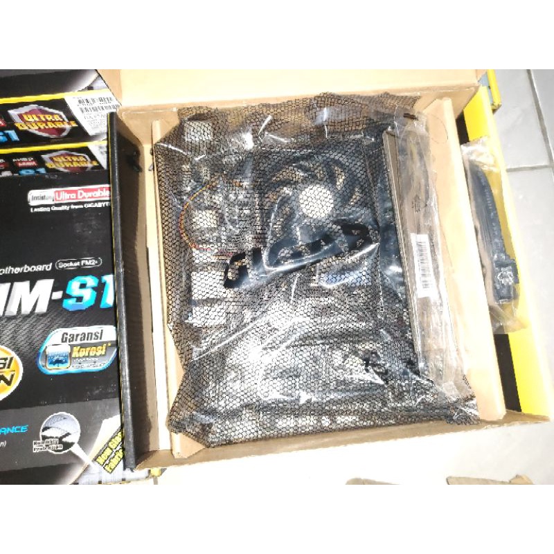 Paket Motherboard Gigabyte Fm2 A68HM-DS2+ A8 7650K + Ram 8GB Dark Team Elite