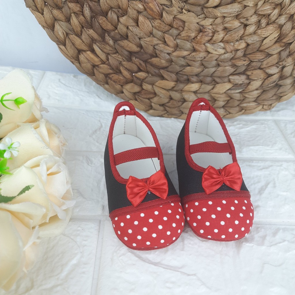 [TAMAN SEPATUKU] SEPATU TRENDY MURAH PREWALKER MOTIF MERAH HITAM PITA TENGAH ANAK PEREMPUAN 0-12 BULAN APX06