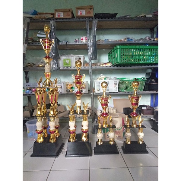 piala sepak bola satu set