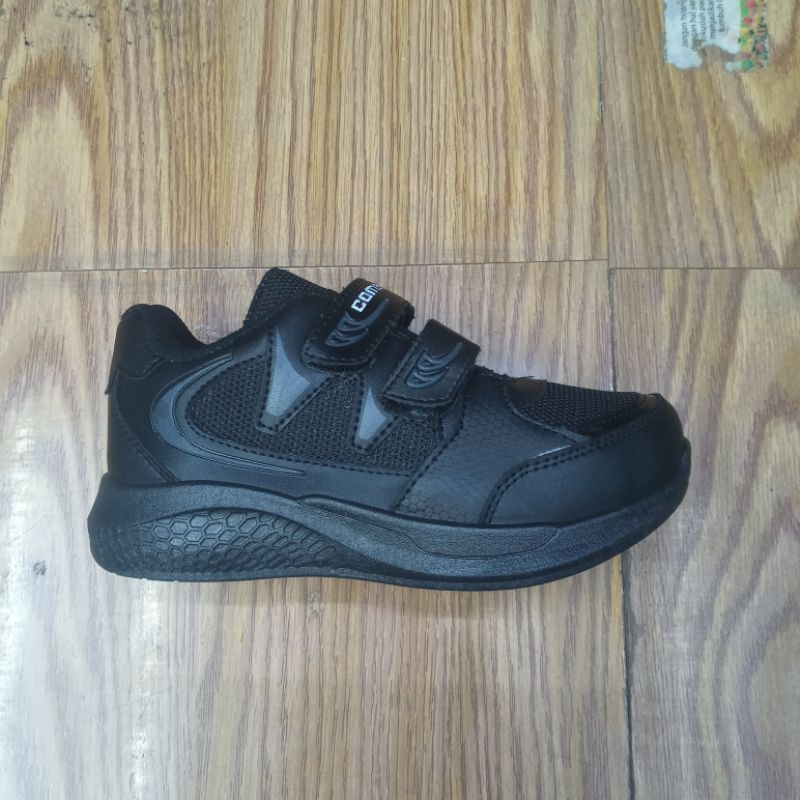 Sepatu sekolah hitam polos new model.