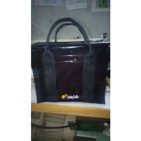 Tas mika hitam/pvc hitam resleting custom hampers