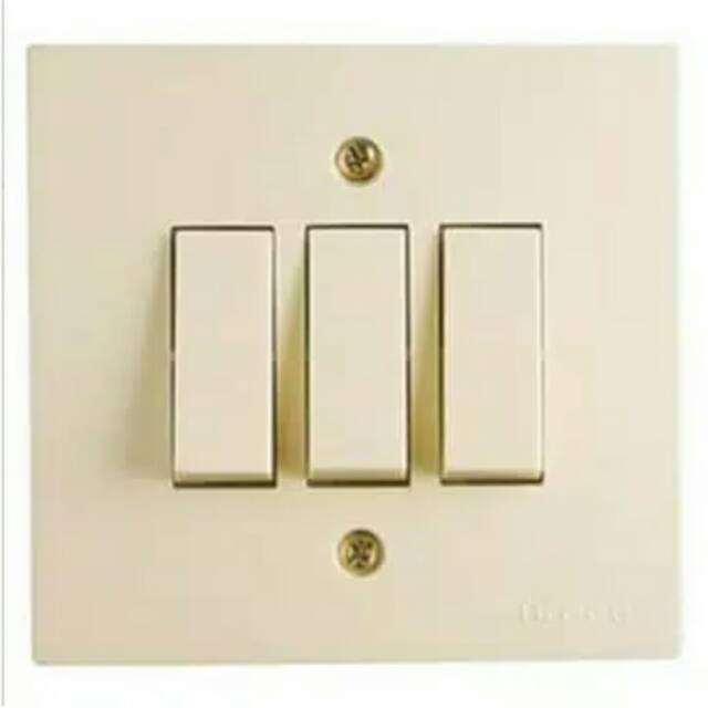 Broco Saklar Tiga saklar Tripel IB Nee Gee Cream