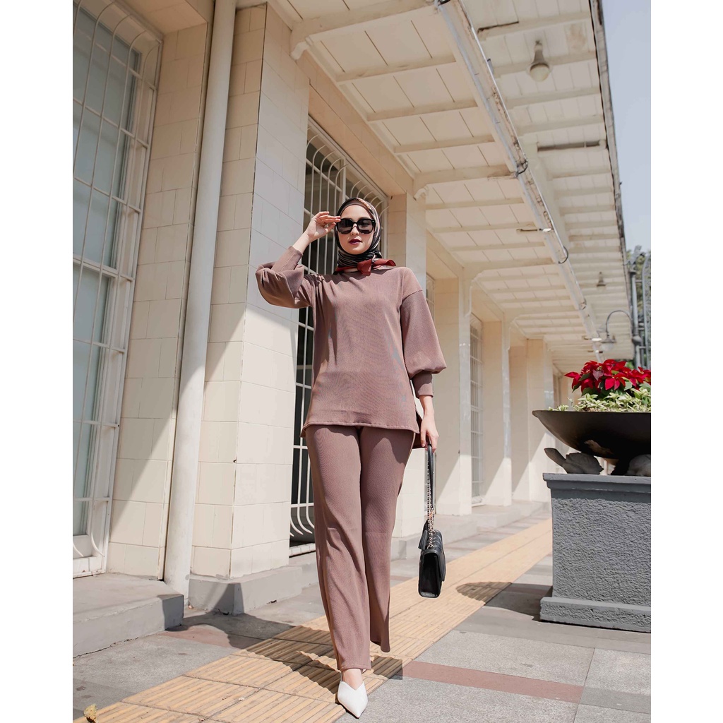 Alunicorn - Zaara Pleats -  Blouse Wanita - Pants Wanita-Oneset Peanut