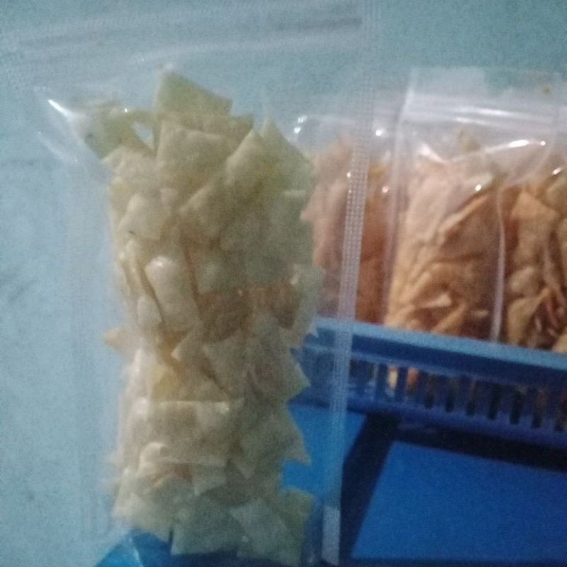 

keripik pangsit mama daffa