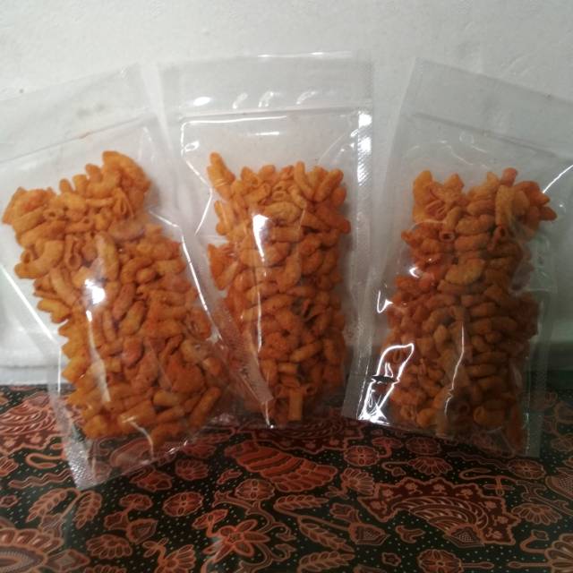 

70gr makaroni/macaroni goreng pedas super Kriuk & Krenyes by laker's food