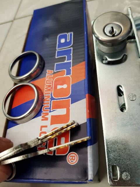 Kunci pintu almunium lock atau pintu kaca arrone