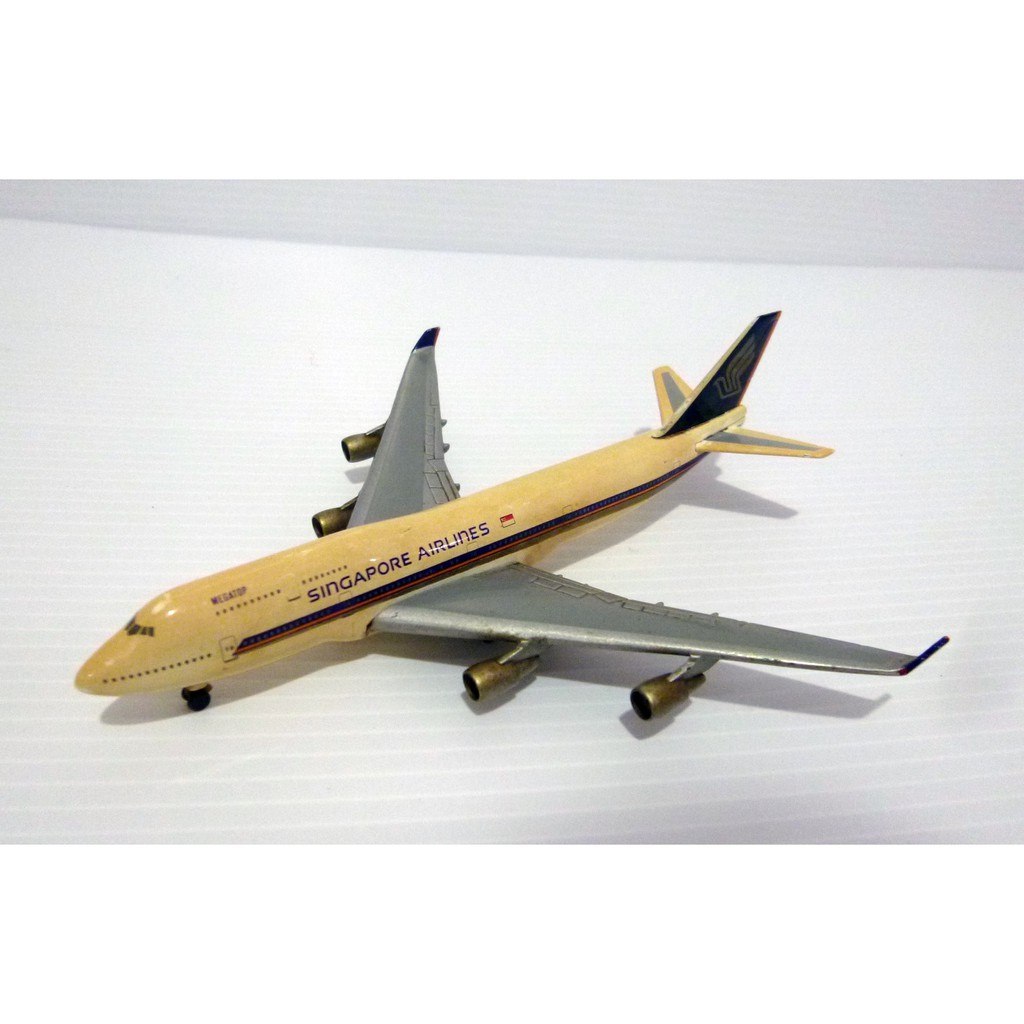 Diecast Pesawat Herpa Wings Singapore Airlines Skala 1:500
