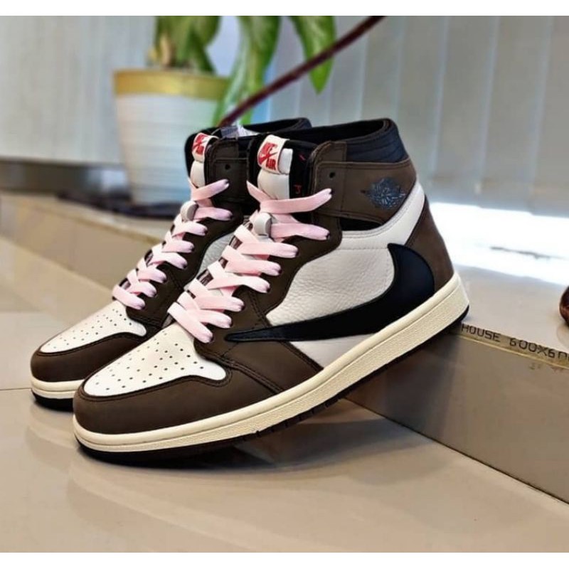 Jordan 1 Retro High Travis Scot - sail black dark mocha