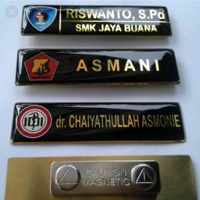 Nama Dada Papan Nama Name Tag Plat Kuningan Magnet dan Peniti Coating Resin Keren