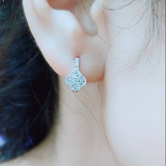 Anting jepit fashion wanita dewasa kembang mata putih perak asli 925/silver lapisan emas putih murni
