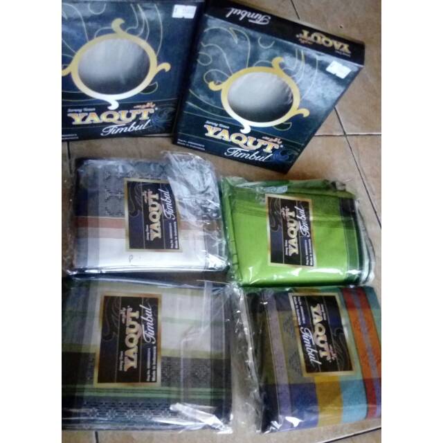 Sarung tenun Yaqut timbul