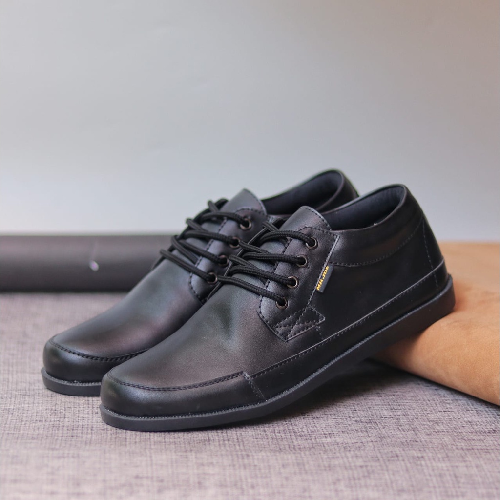 MOLK Sepatu Casual Formal Pria Pantofel Kerja Kantor Kuliah Kulit Sintetik