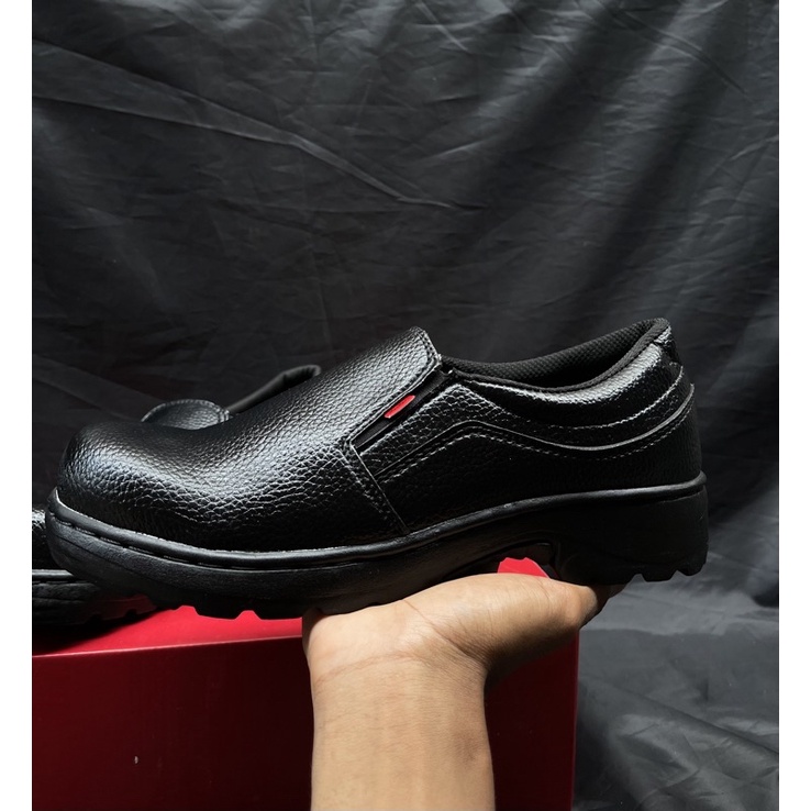 sepatu safety slip on kickers ujung besi, safety murah