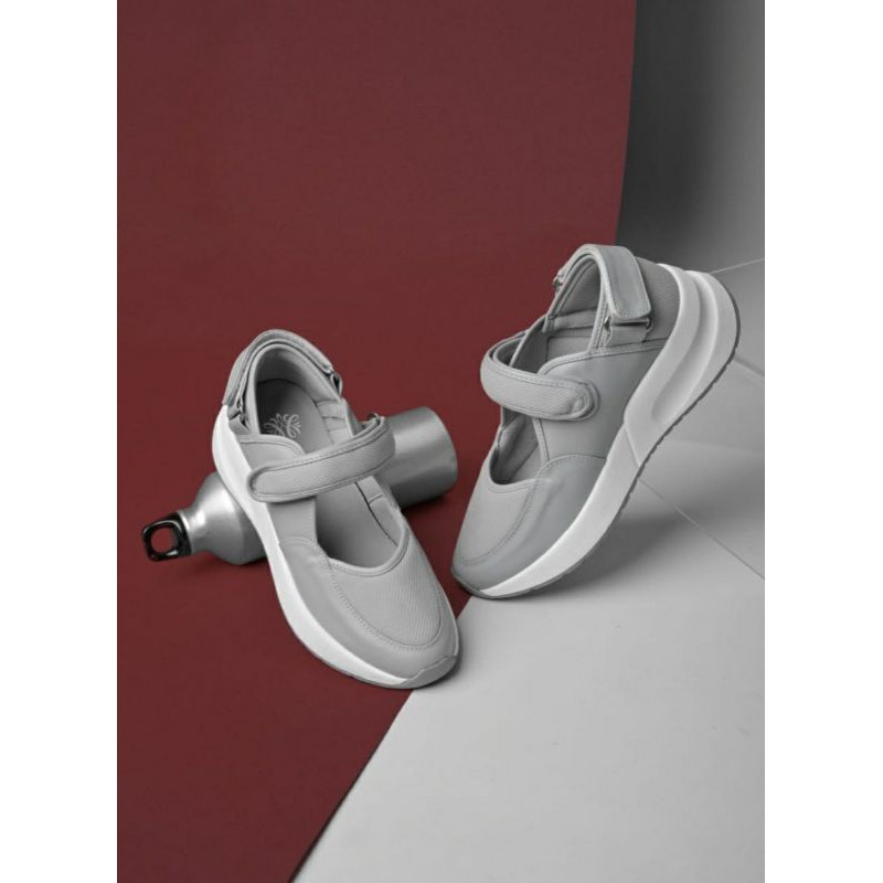 track shoes by local.id