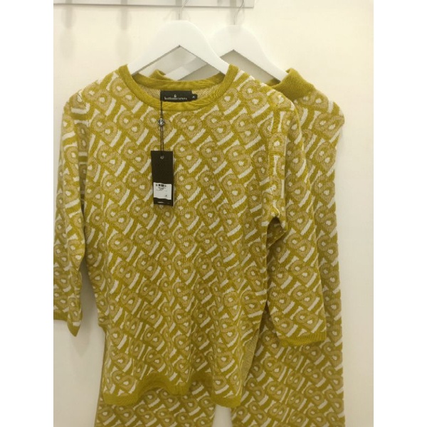 Benang jarum pelunasan monogram bimu knit top n pants