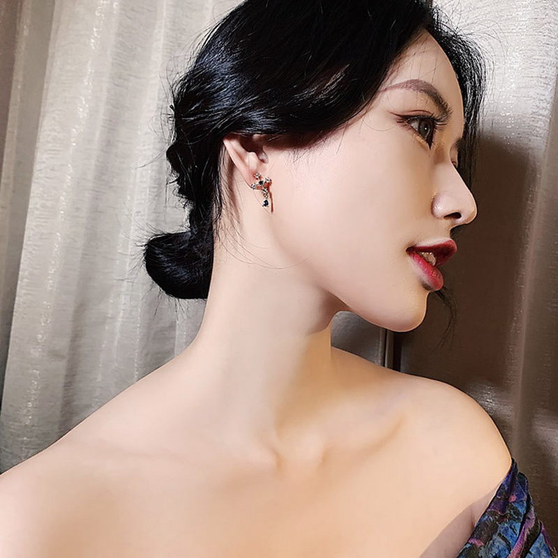 Anting Tusuk Gantung Desain Salib Hias Kristal/Berlian Imitasi Gaya Barok Untuk Wanita