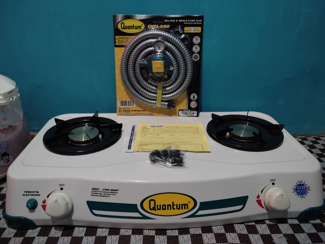 Paket Quantum Kompor Gas 2 Tungku Qgc 201 Dep Dan Selang Regulator Gas Qrl 142