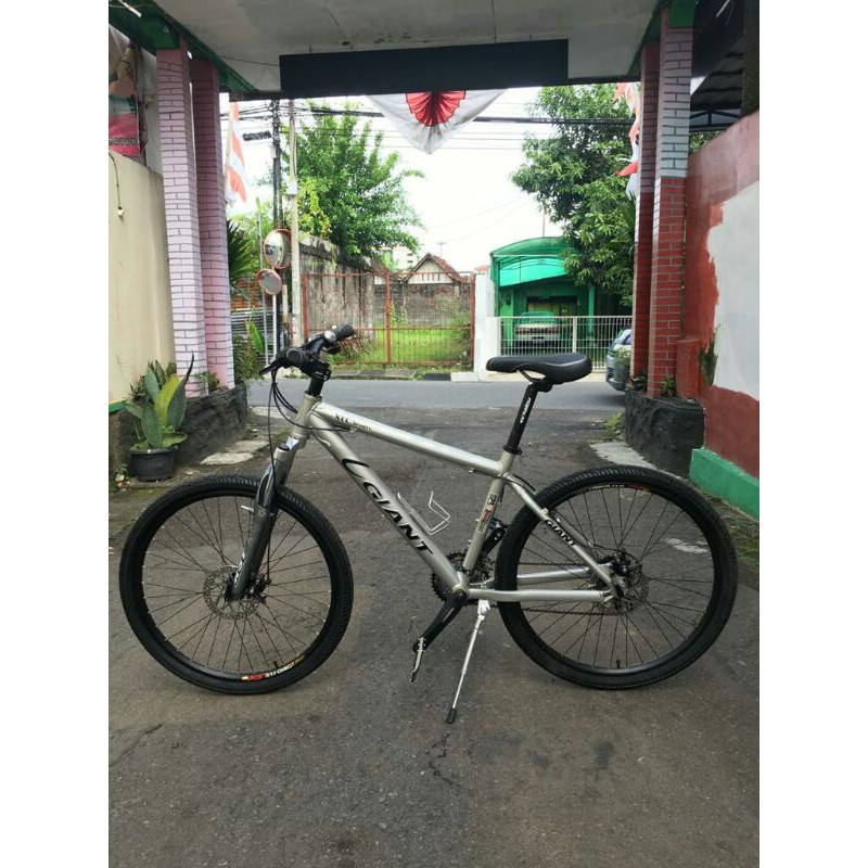 SEPEDA GIANT XTC - TEAM grupset rd shimano 8speed