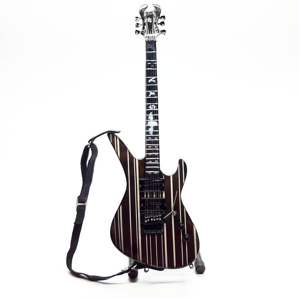 Miniatur Gitar Schecter SYNYSTER GATES AVENGED SEVENFOLD Black Stripes White Free Strap