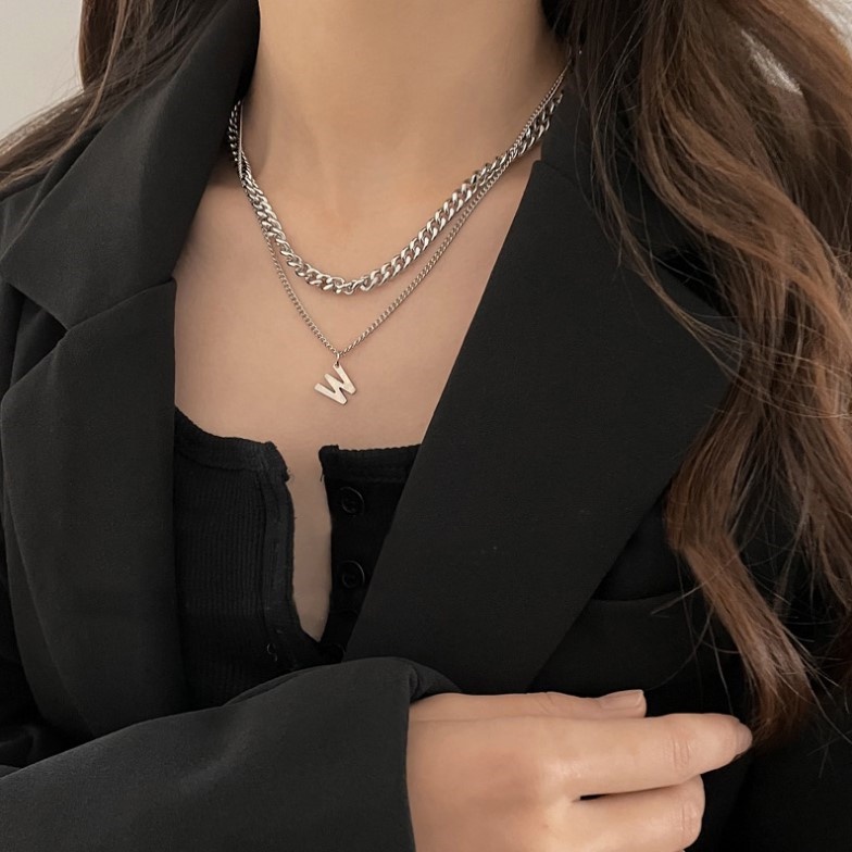Kalung Rantai Double Layer Bentuk Huruf W Bahan Metal Tebal Gaya Punk Untuk Wanita