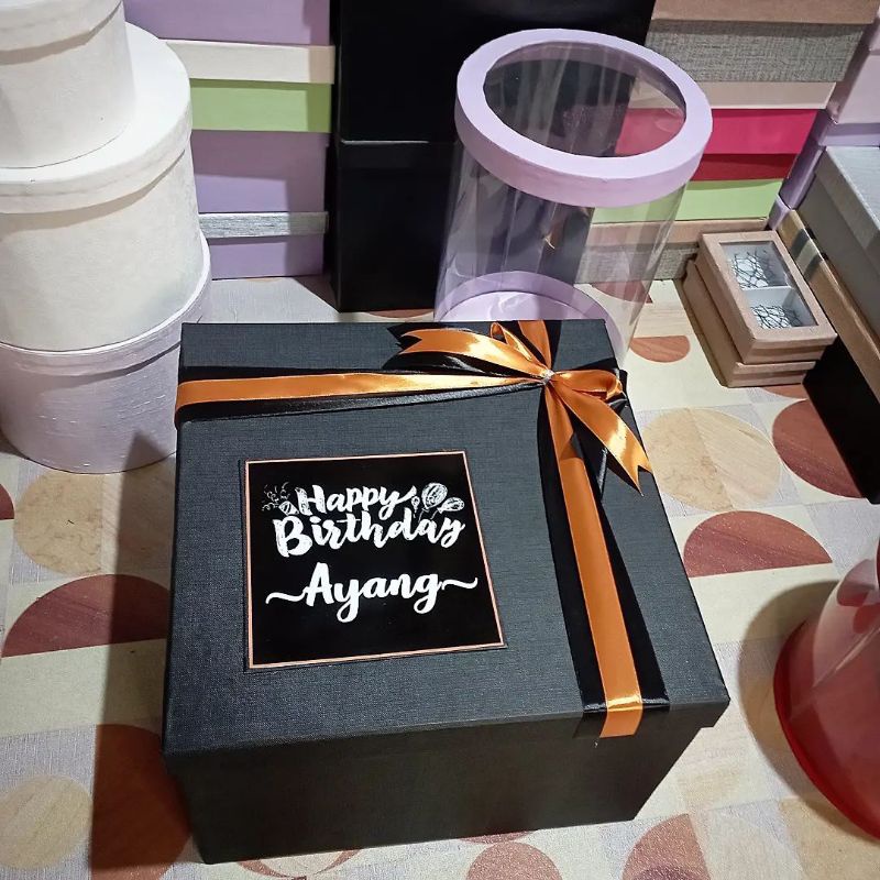 

Box Hitam HBD Ayang Ukuran 30cm x 30cm Tinggi 15