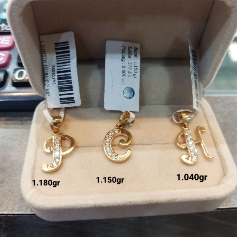 Liontin huruf emas Jakarta kadar 375%