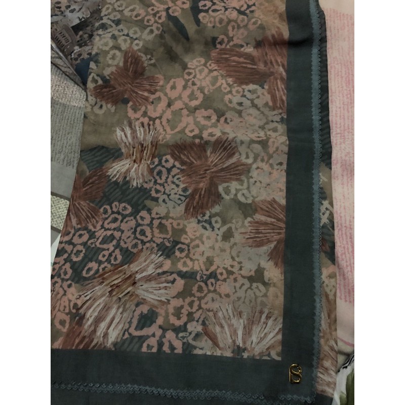 buttonscarves les amities pine