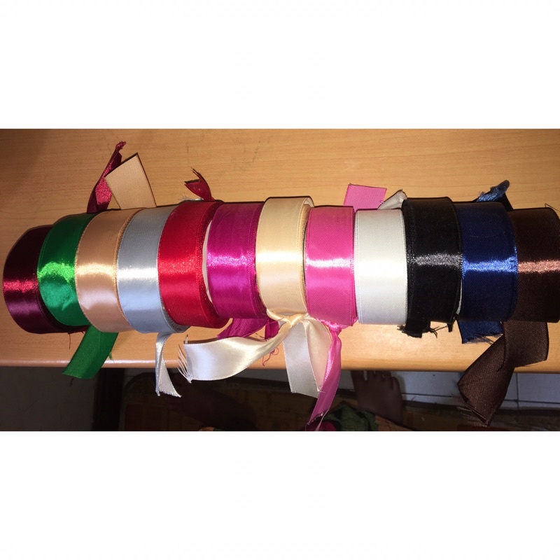 

pita satin 1 inch (2,5cm) meteran