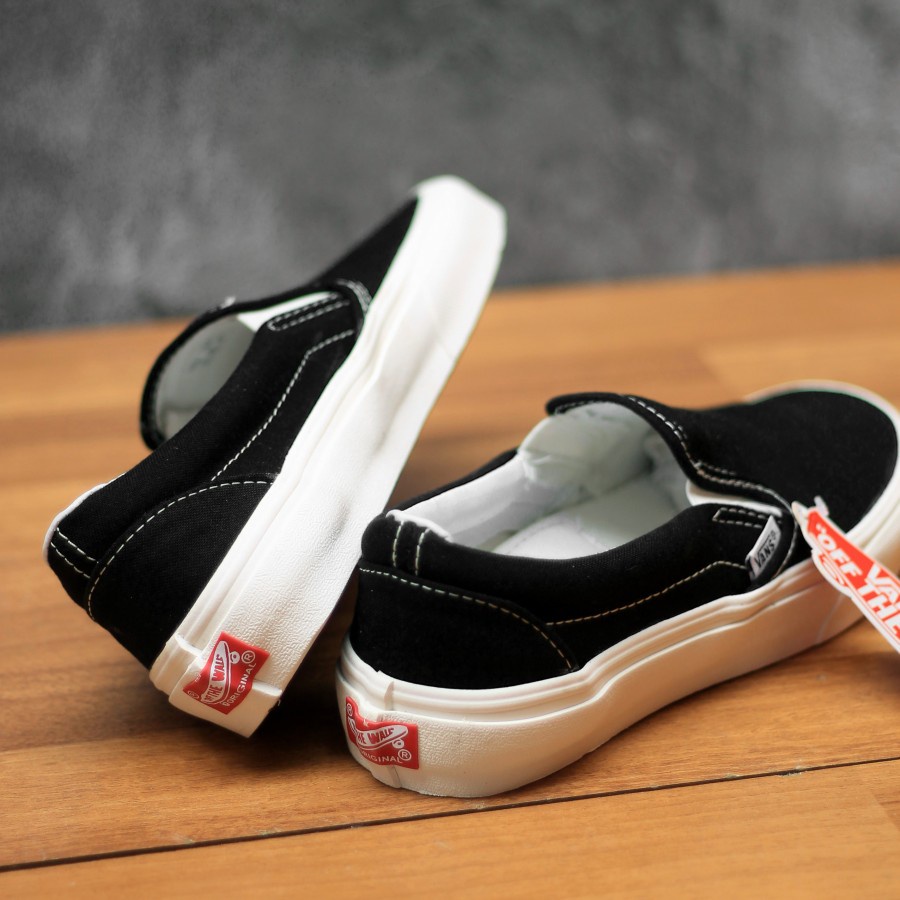 SEPATU PRIA VANS SLIP ON CLASSIC FULL WHITE SEPATU WANITA VANS SLIP ON KASUAL PUTIH POLOS PREMIUM QUALITY SEPATU SEKOLAH PUTIH / SEPATU KERJA SLOP PUTIH / SEPATU COUPLE VANS SLIP ON FULL WHITE PREMIUM TERMURAH