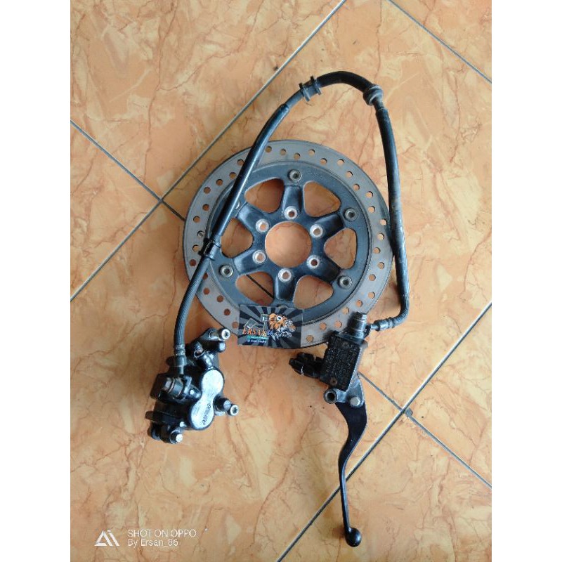 Master kaliper depan tiger revo set piringan