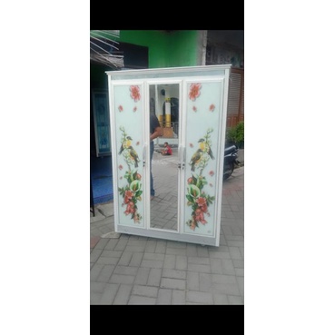 Lemari kaca printing warna white, lemari aluminium 3 pintu