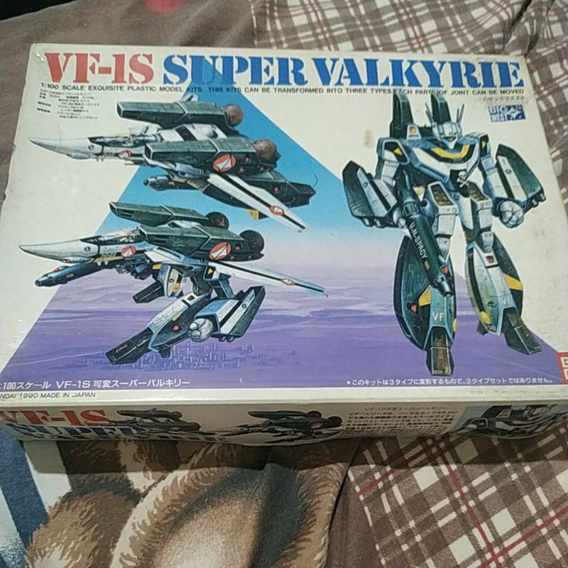 macross vf-1s super valkyrie 1/100 model kit  bandai
