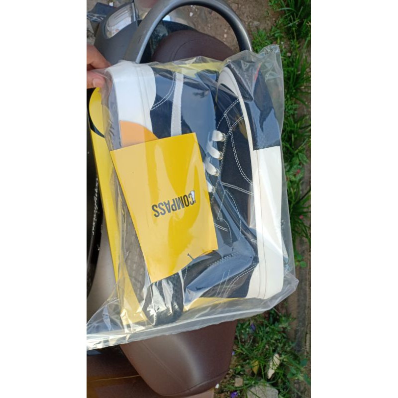 Sepatu Compass FR2 V1 Fxxking Rabbits