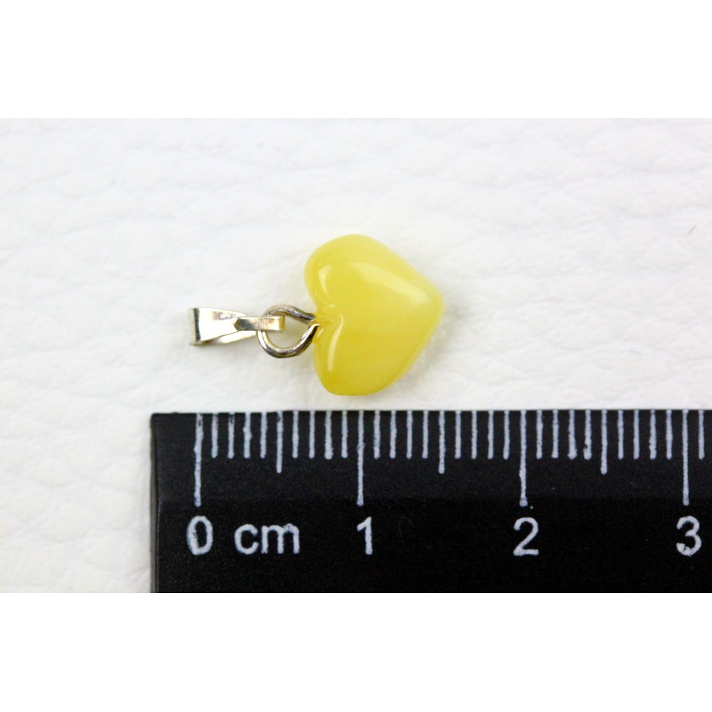 Natural Baltic amber Heart pendant Handmade 0.3gr JS084