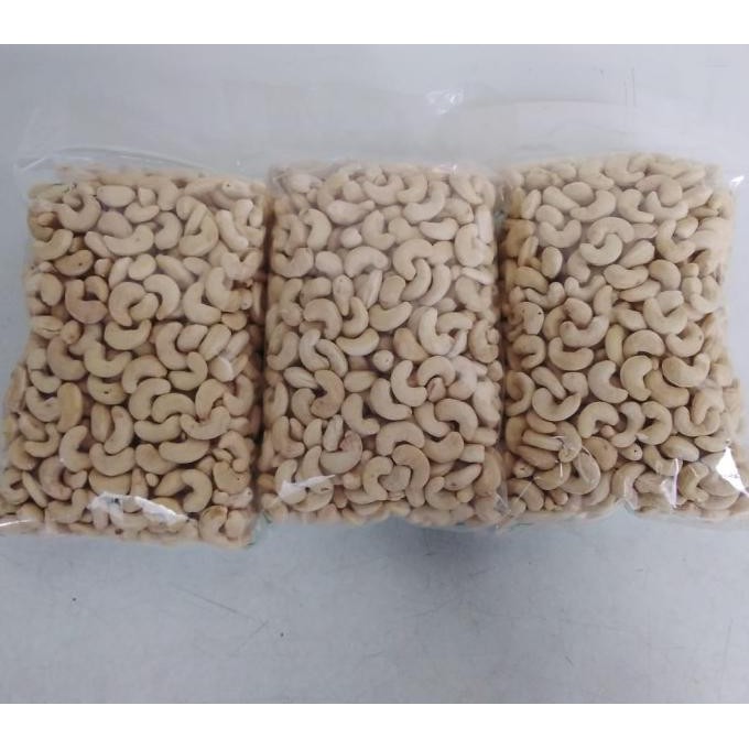 

Kacang Mede Mentah / Raw Cashew 1 KG