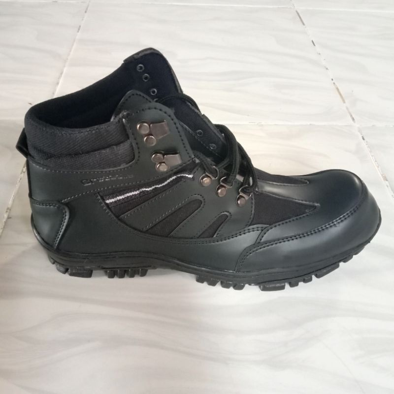 sepatu safety pria crocodile hitam