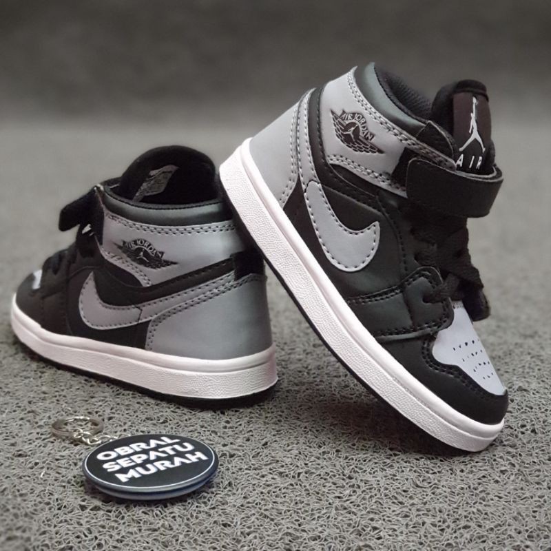 Harga OBRAL SEPATU ANAK NIKE AIR JORDAN 1 BRED BASKET BALL KIDS HITAM
ABU