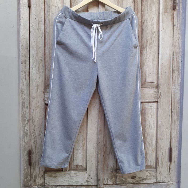 Celana Olahraga Second Thrift