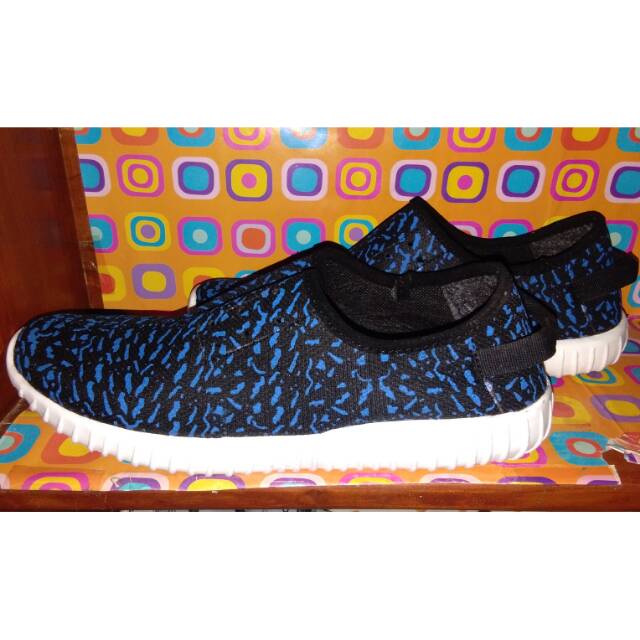 Promo  Sepatu laki-laki adidas Yezzy Replika size 41-42