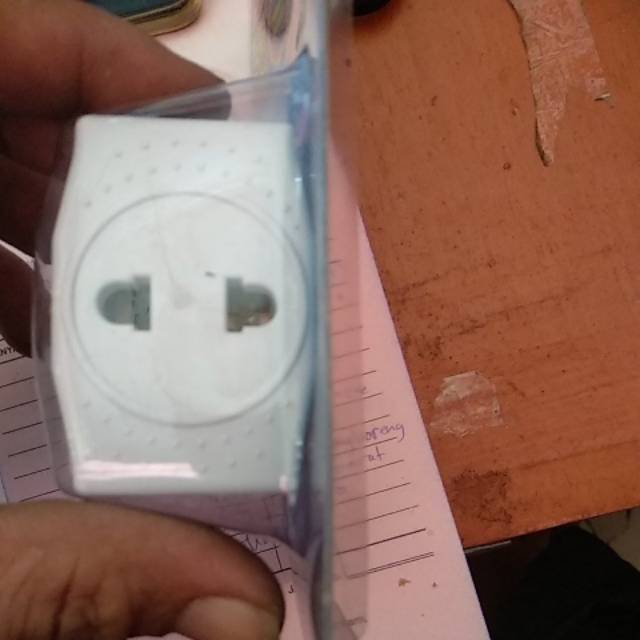 Steker adaptor (plug) kenmaster