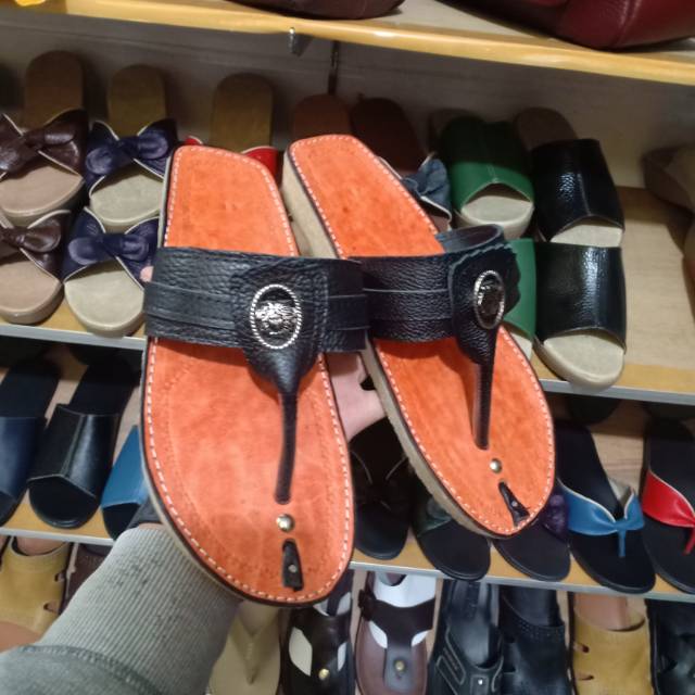 SANDAL TEROMPAH KULIT TERLARIS