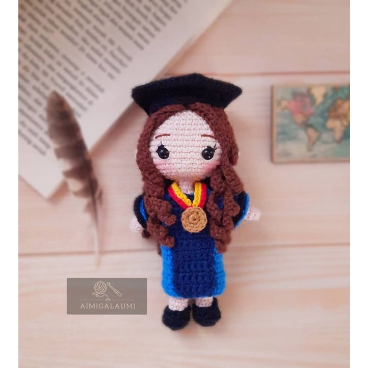 Boneka amigurumi wisuda hadiah wisuda graduation rajut