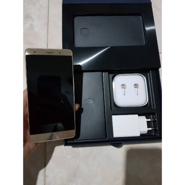 ASUS ZENFONE 3 DELUXE RAM 6GB ROM 64GB -EX DISPLAY