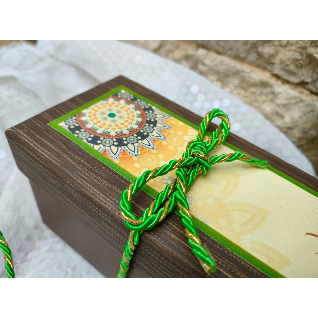 

Kotak Hardbox IDUL FITRI LEBARAN ukuran 22x7x8cm (model B)