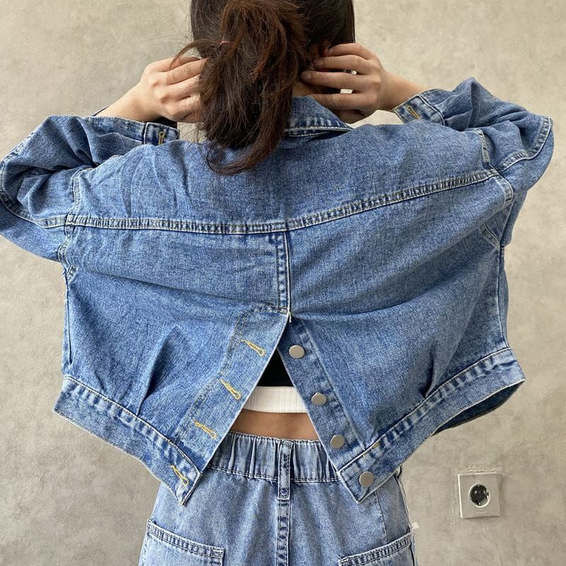 Jaket jeans JAKET JEANS CROP BACK BUTTON JAKET KANCING DEPAN BELAKANG JAKET CROP TERBARU TERLARIS TERBEST SELLER!!!