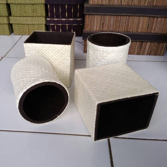 

Tempat pensil pandan